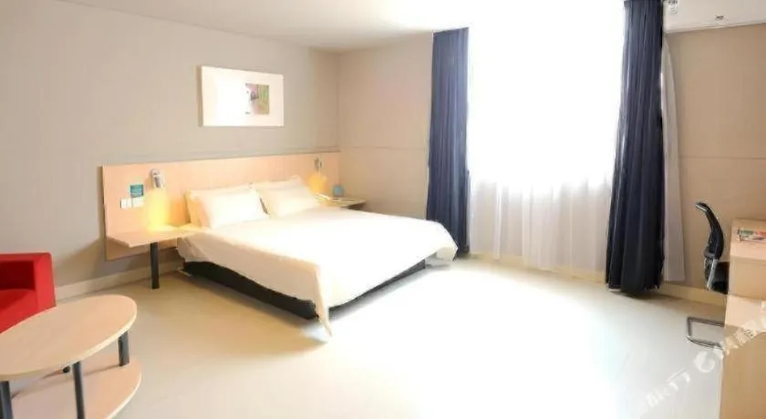 Bed in Jinjiang Inn Quanzhou West Street Kaiyuan Temple