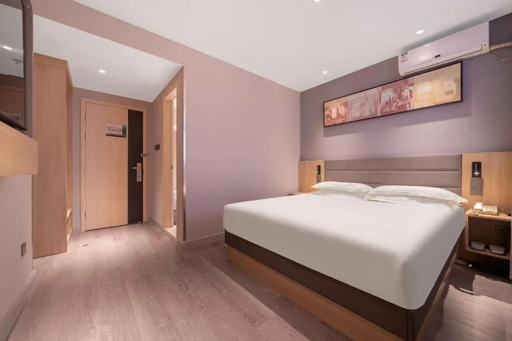 Bed in Jinjiang Inn Quanzhou West Street Kaiyuan Temple