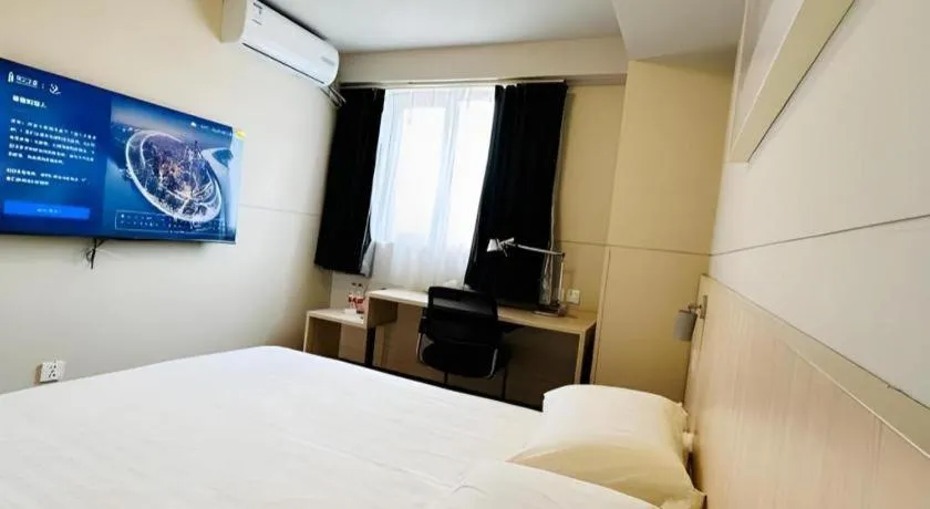 Bed in Jinjiang Inn Quanzhou West Street Kaiyuan Temple