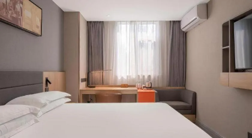 Bed in Jinjiang Inn Quanzhou West Street Kaiyuan Temple