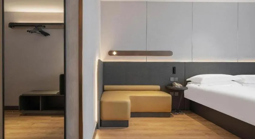 Bed in Jinjiang Inn Quanzhou West Street Kaiyuan Temple