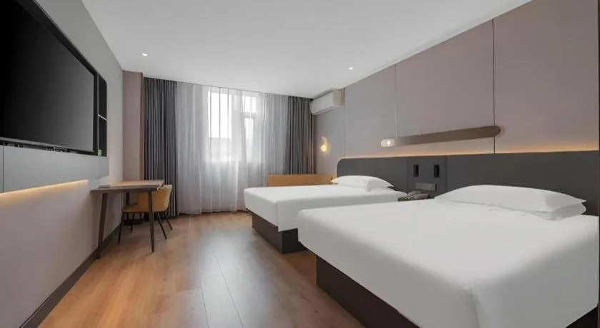 Bed in Jinjiang Inn Quanzhou West Street Kaiyuan Temple