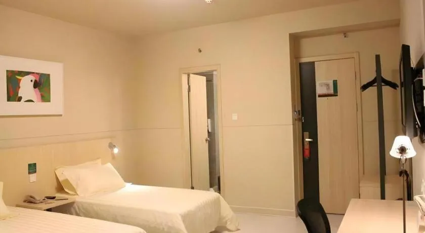 Bed in Jinjiang Inn Quanzhou West Street Kaiyuan Temple