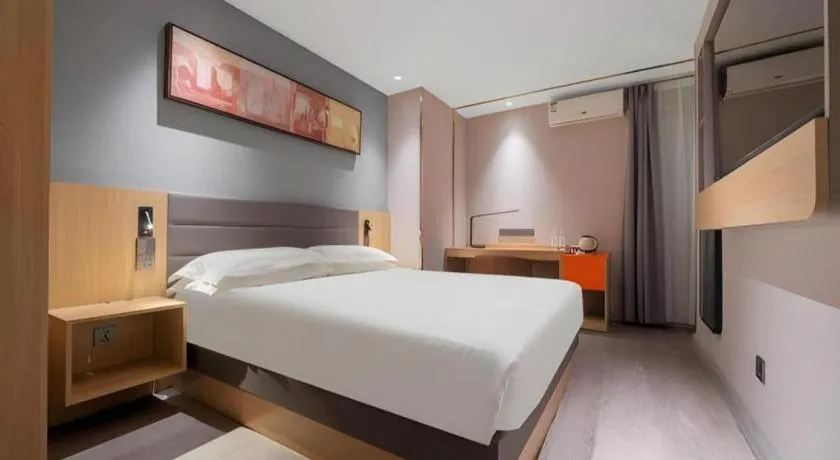 Bed in Jinjiang Inn Quanzhou West Street Kaiyuan Temple