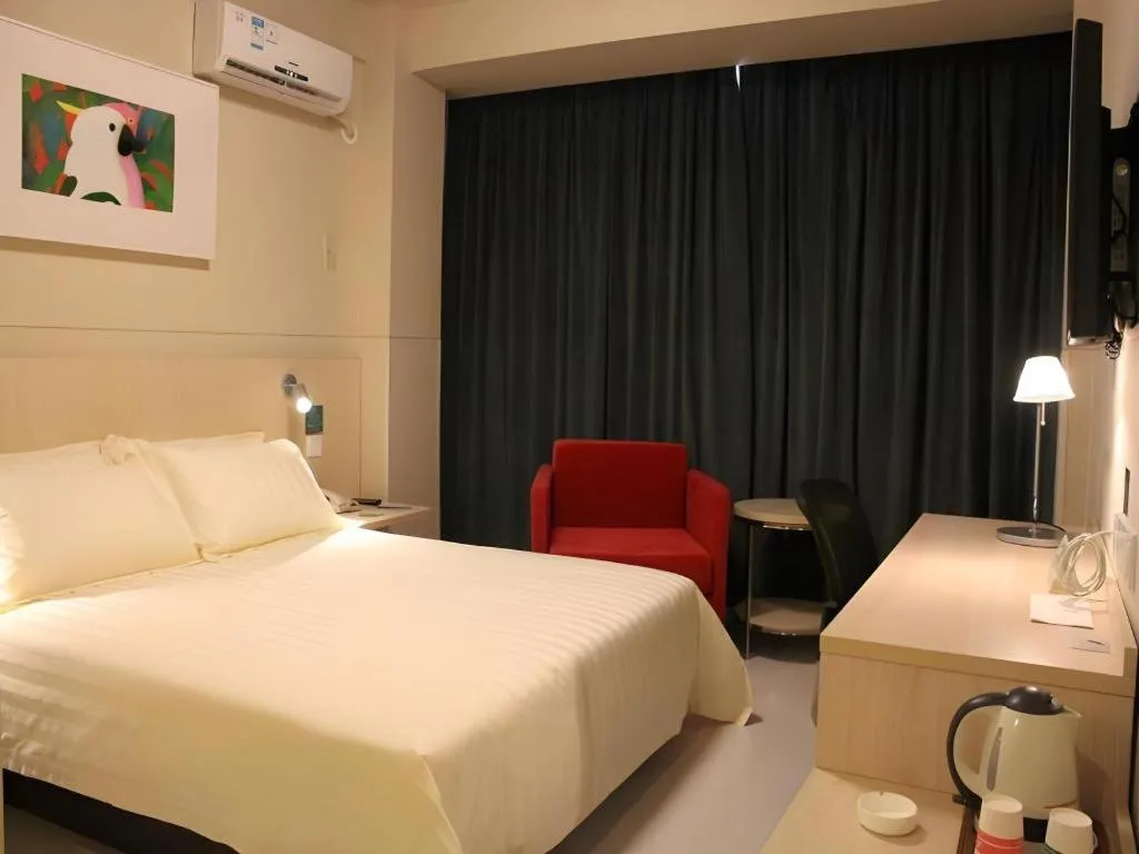 Bed in Jinjiang Inn Quanzhou West Street Kaiyuan Temple