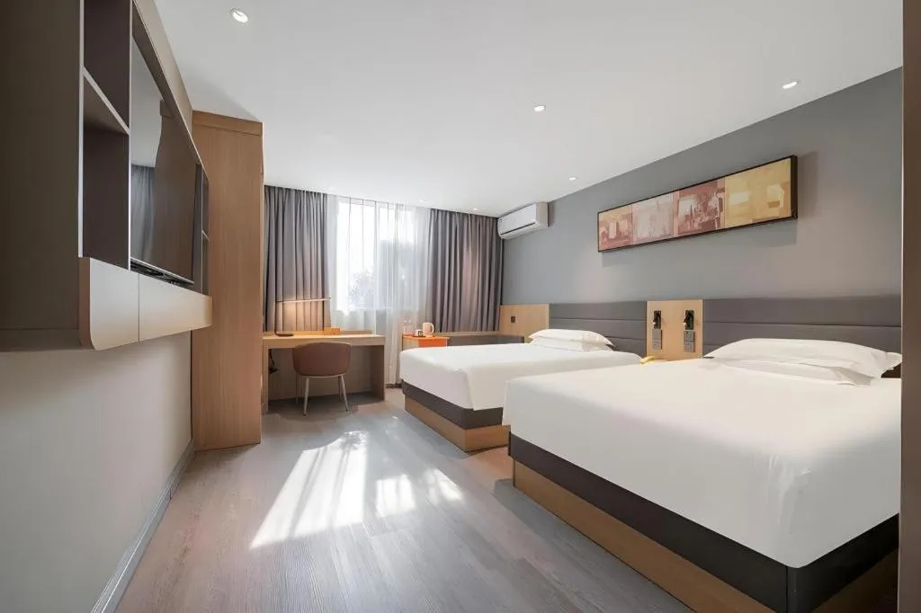 Bed in Jinjiang Inn Quanzhou West Street Kaiyuan Temple