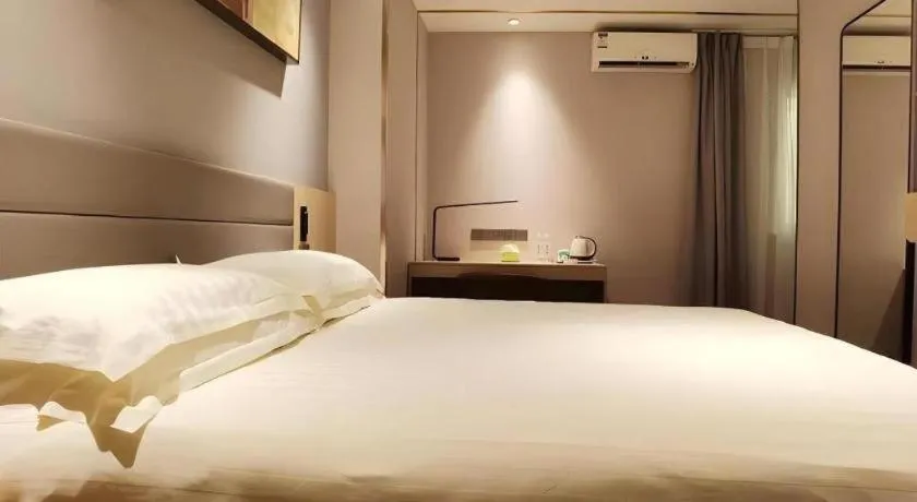 Bed in Jinjiang Inn Quanzhou West Street Kaiyuan Temple