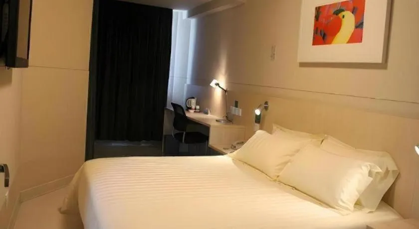 Bed in Jinjiang Inn Quanzhou West Street Kaiyuan Temple