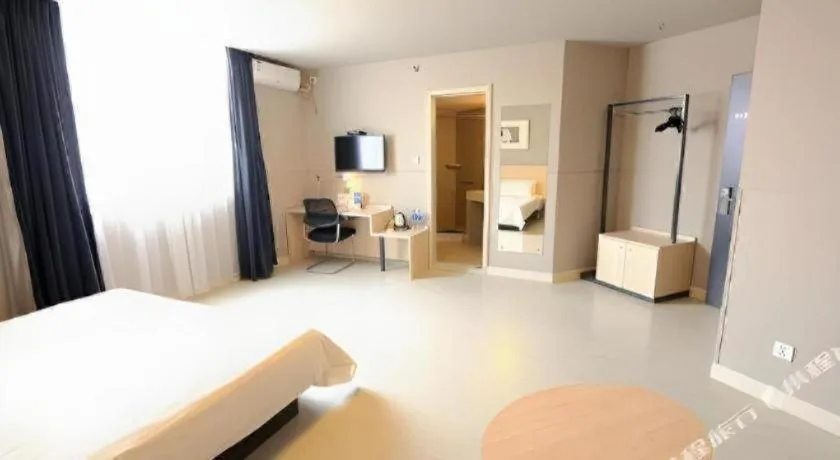 Bed in Jinjiang Inn Quanzhou West Street Kaiyuan Temple