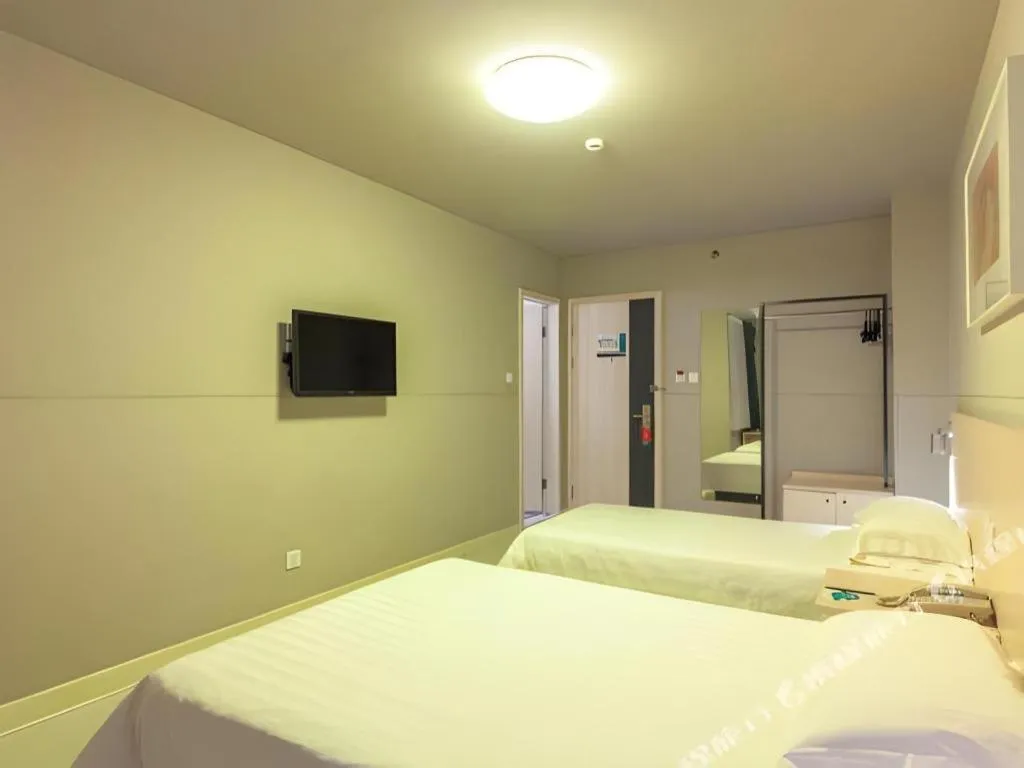 Bed in Jinjiang Inn Quanzhou West Street Kaiyuan Temple