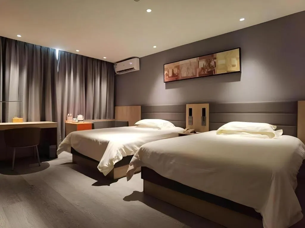 Bed in Jinjiang Inn Quanzhou West Street Kaiyuan Temple