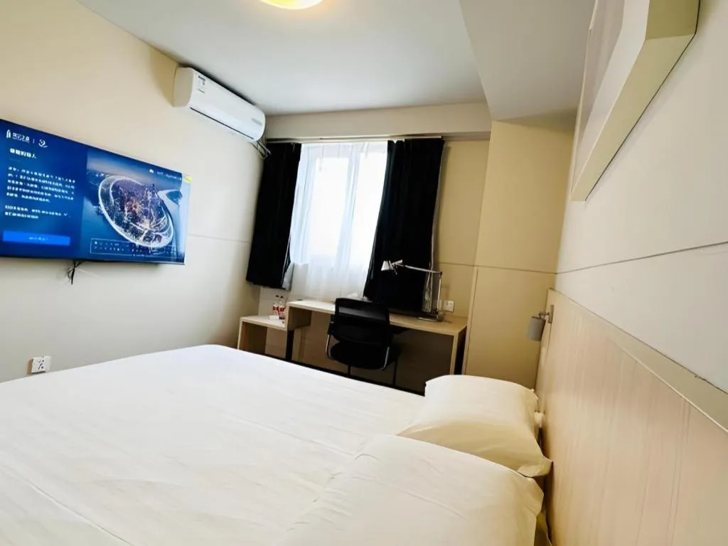 Bed in Jinjiang Inn Quanzhou West Street Kaiyuan Temple