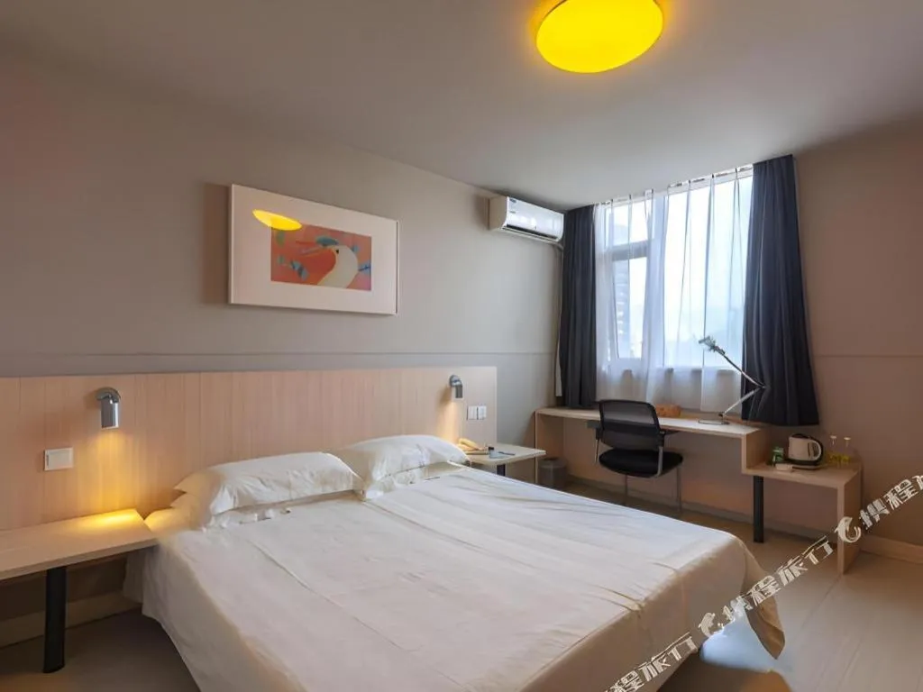 Bed in Jinjiang Inn Quanzhou West Street Kaiyuan Temple