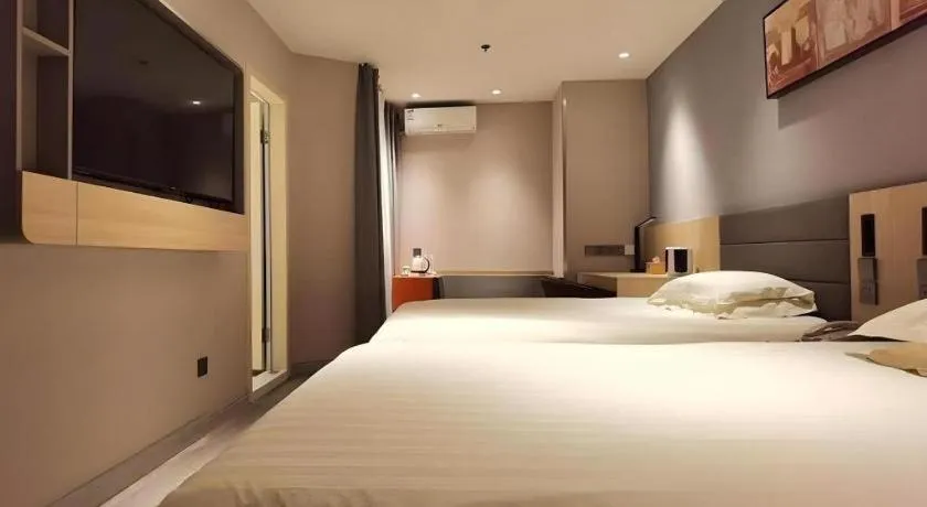 Bed in Jinjiang Inn Quanzhou West Street Kaiyuan Temple