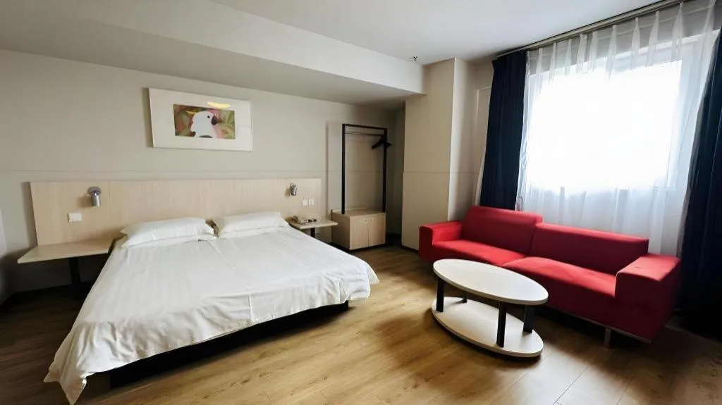 Bed in Jinjiang Inn Quanzhou West Street Kaiyuan Temple