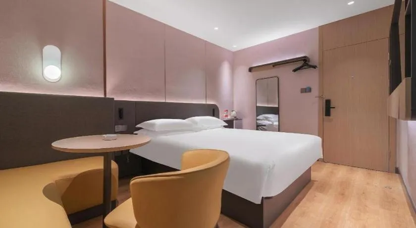 Bed in Jinjiang Inn Quanzhou West Street Kaiyuan Temple