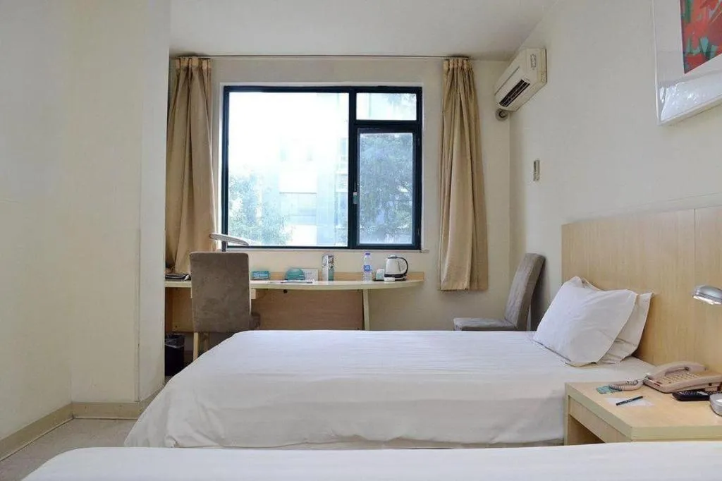 Bed in Jinjiang Inn Nanjing Xinjiekou