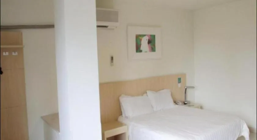 Bed in Jinjiang Inn Nanjing Xinjiekou