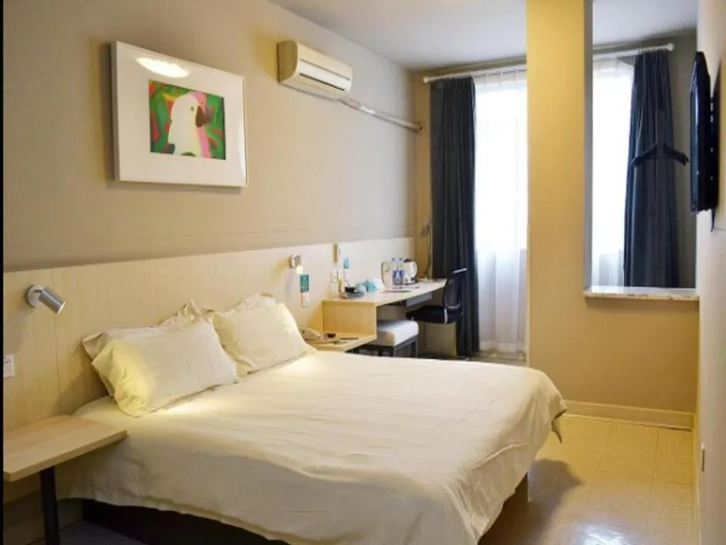 Bed in Jinjiang Inn Nanjing Xinjiekou