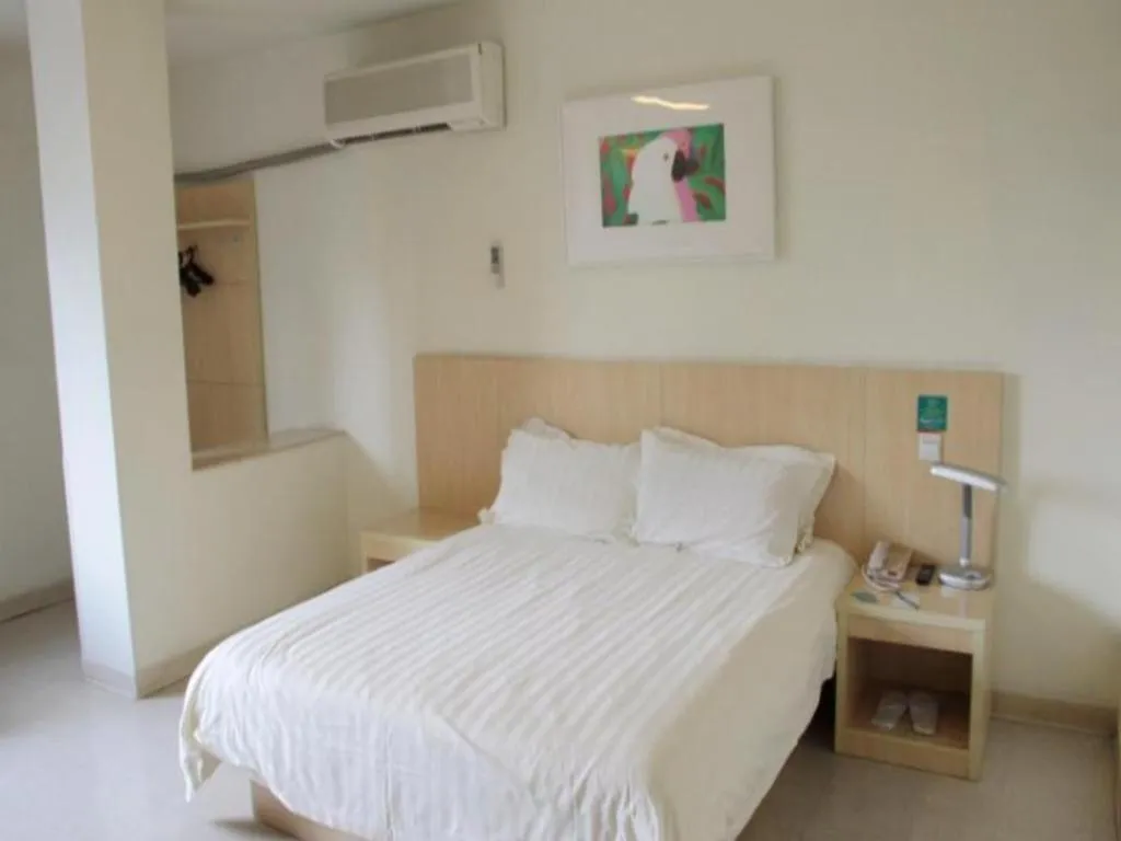 Bed in Jinjiang Inn Nanjing Xinjiekou