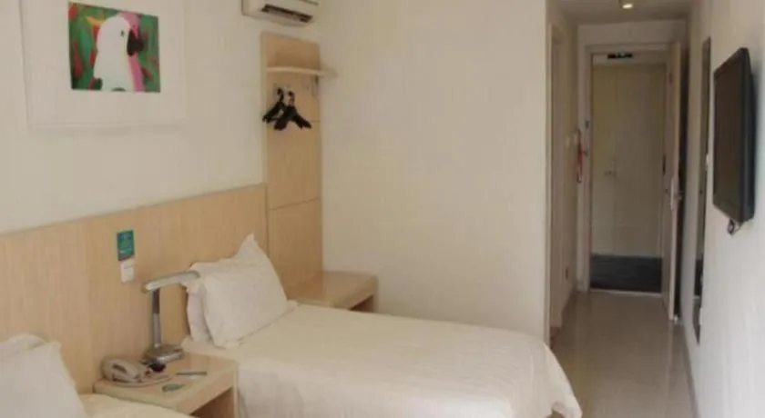 Bed in Jinjiang Inn Nanjing Xinjiekou