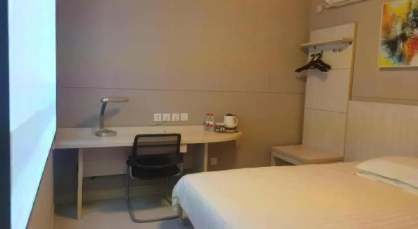 Bed in Jinjiang Inn Wuhan Huanghelou Fuxing Road Metro Station