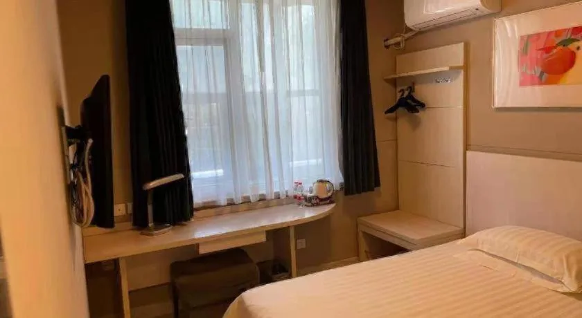 Bed in Jinjiang Inn Wuhan Huanghelou Fuxing Road Metro Station