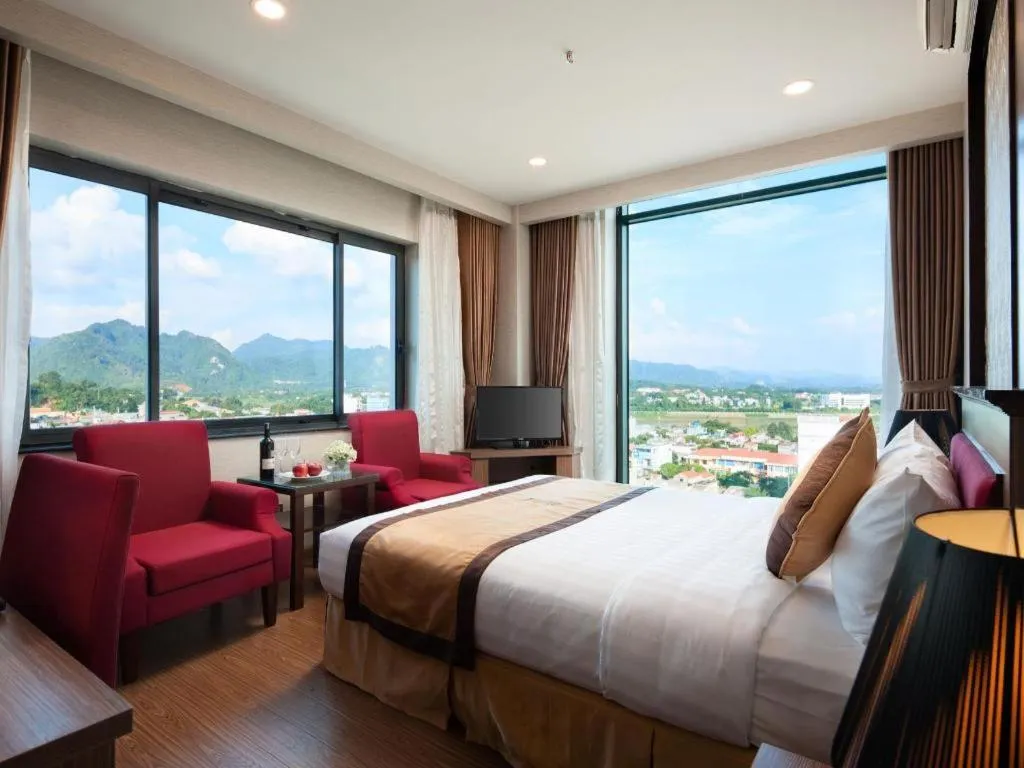 Bed in Royal Palace Hotel