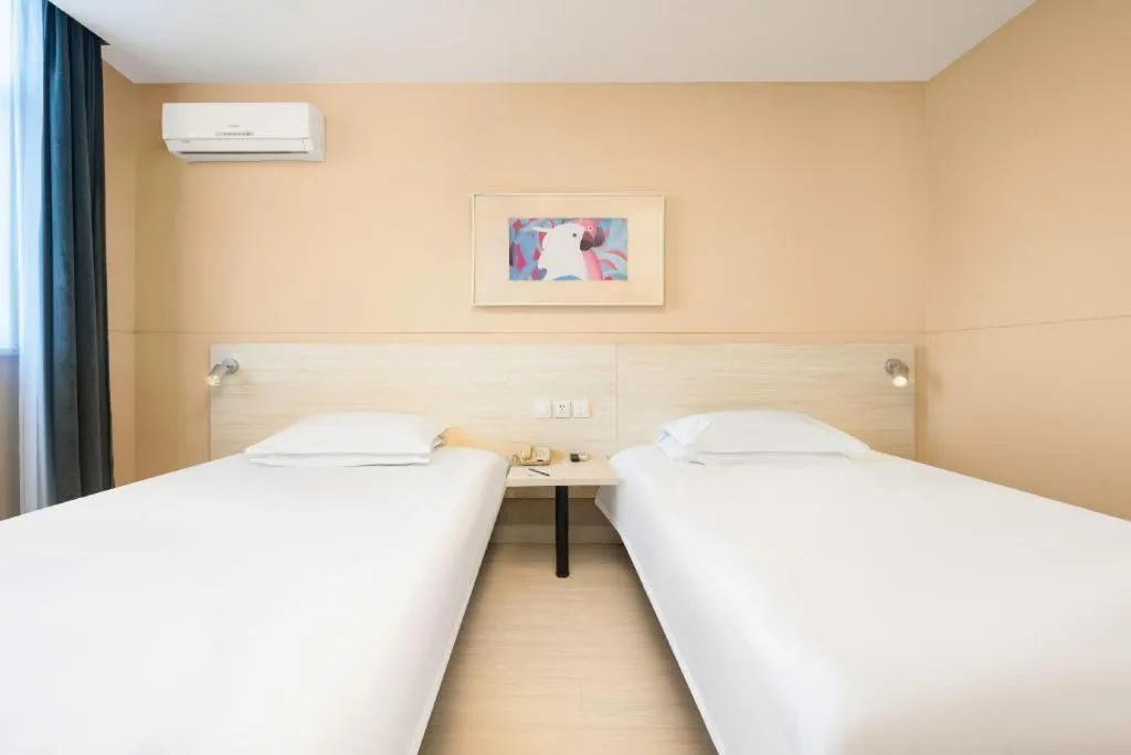 Bed in JinJiang Inn Datong Pingchengqiao