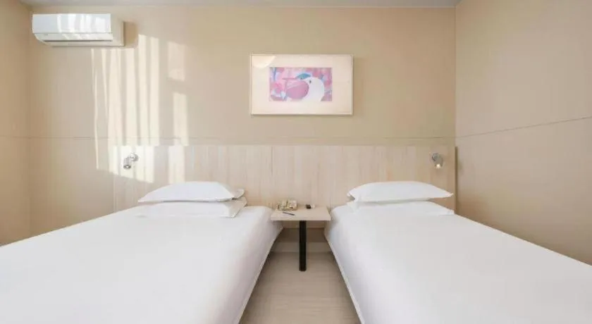 Bed in JinJiang Inn Datong Pingchengqiao