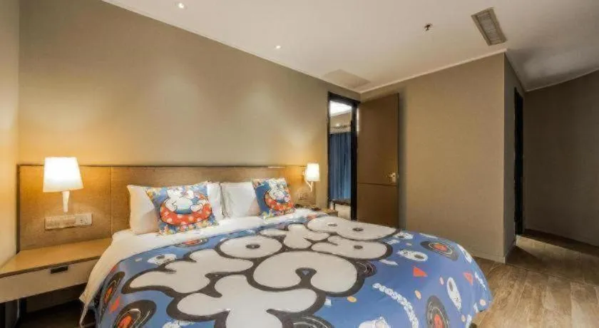 Bed in Home Inn Plus Shanghai Pudong Airport Chuansha Branch