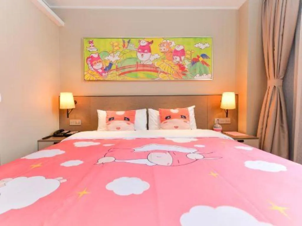Bed in Home Inn Plus Shanghai Pudong Airport Chuansha Branch