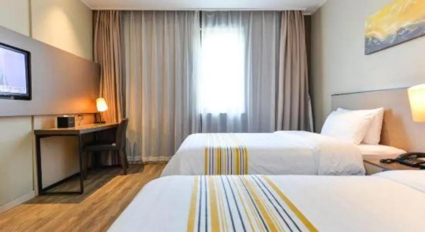Bed in Home Inn Plus Shanghai Pudong Airport Chuansha Branch
