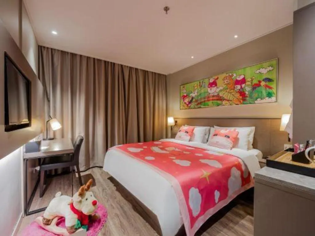 Bed in Home Inn Plus Shanghai Pudong Airport Chuansha Branch