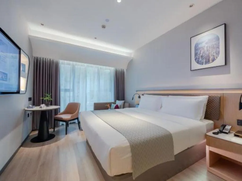 Bed in Home Inn Plus Shanghai Pudong Airport Chuansha Branch