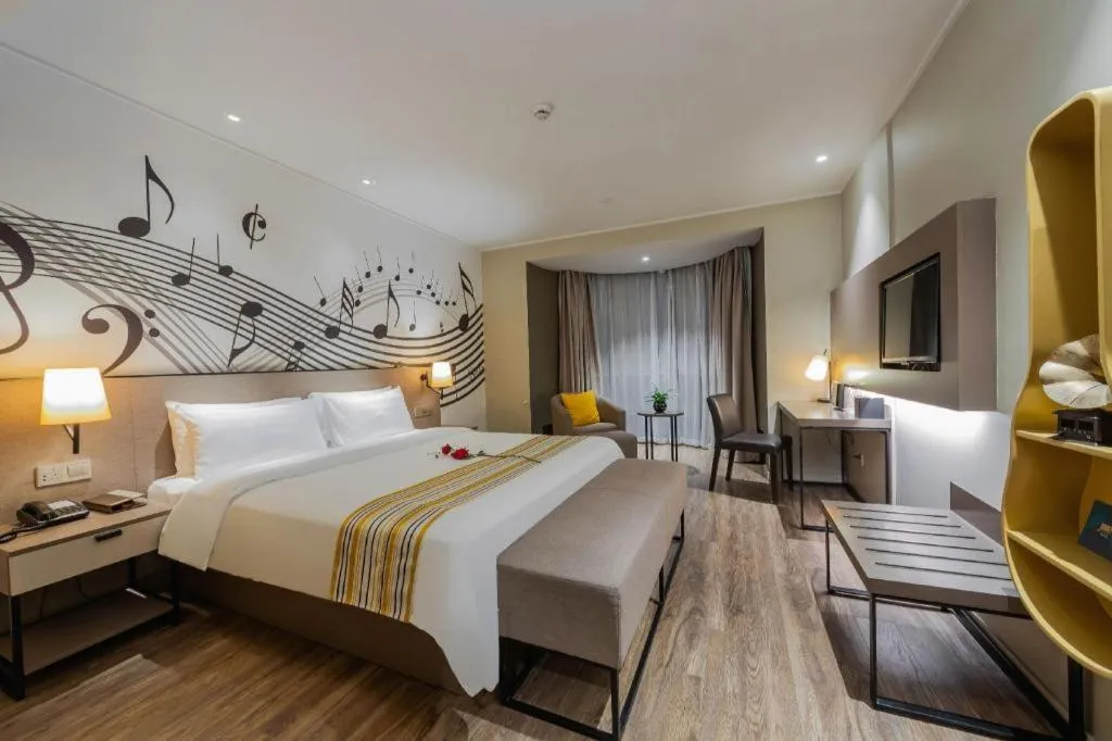 Bed in Home Inn Plus Shanghai Pudong Airport Chuansha Branch