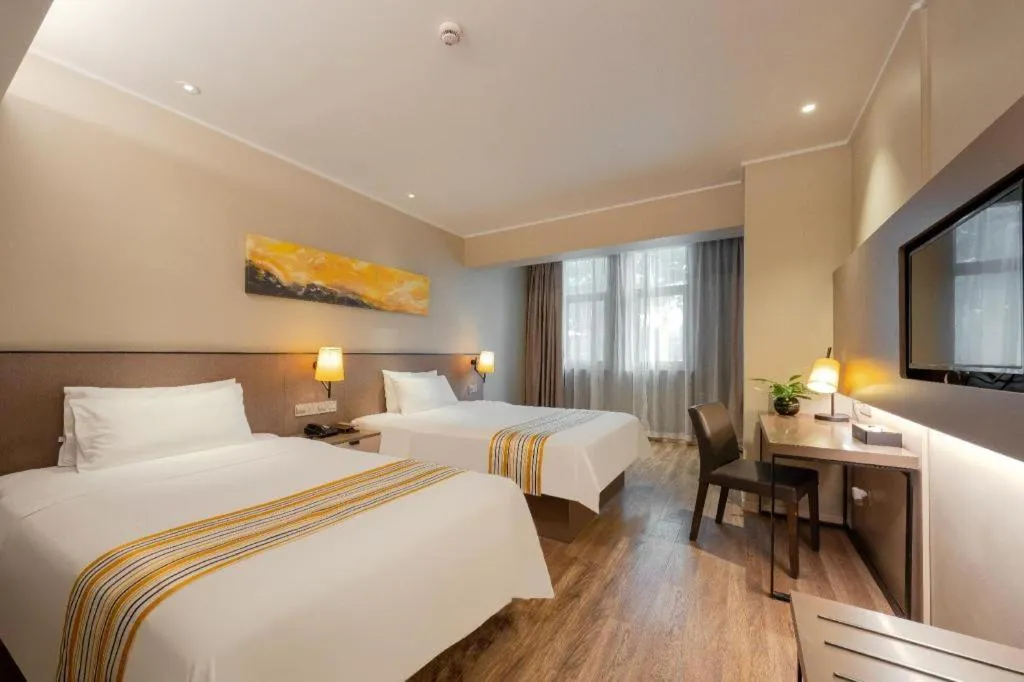 Bed in Home Inn Plus Shanghai Pudong Airport Chuansha Branch