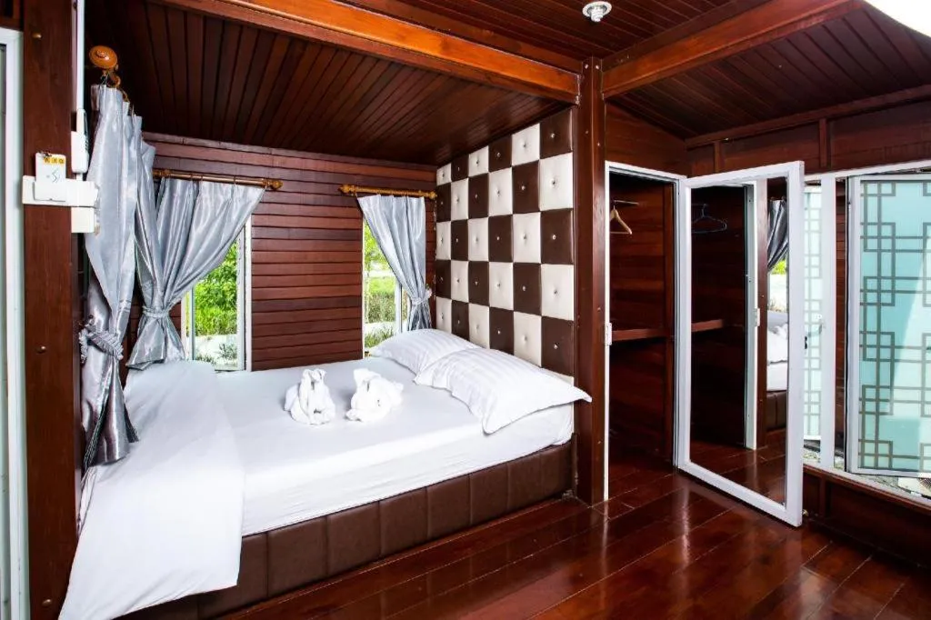 Bed in Prew Lom Chom Nam Resort