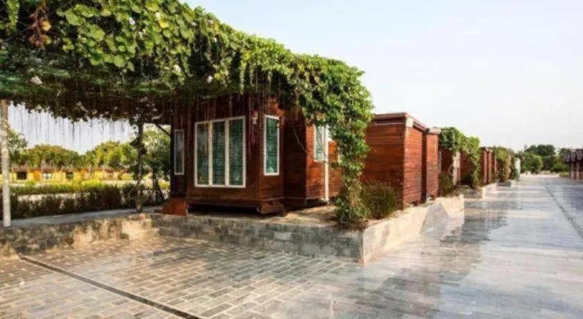 Prew Lom Chom Nam Resort