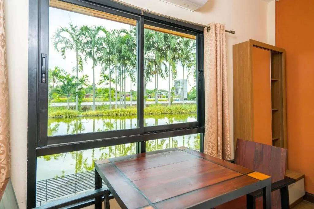 Prew Lom Chom Nam Resort