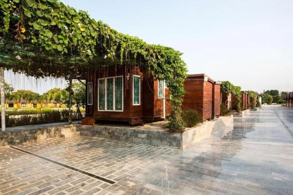 Prew Lom Chom Nam Resort