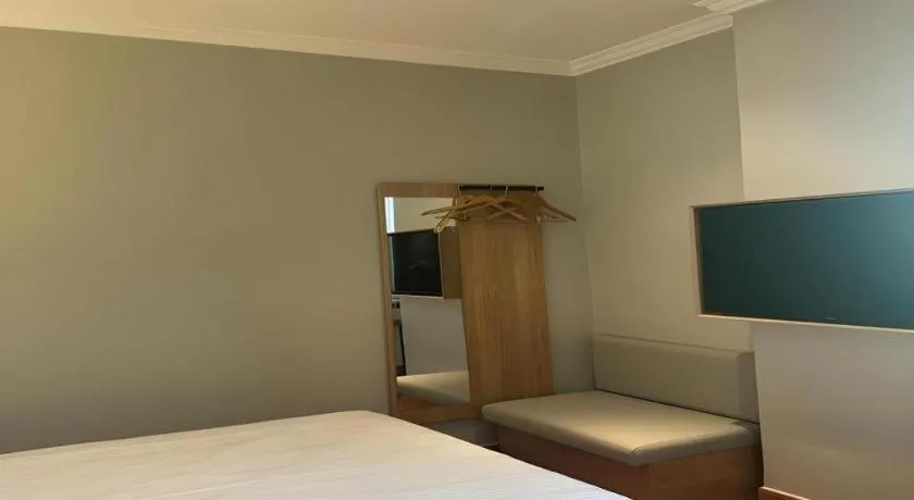 Bed in GreenTree Inn Shanghai Hongqiao Hub Convention Center Jinghua Road Shell Hotel