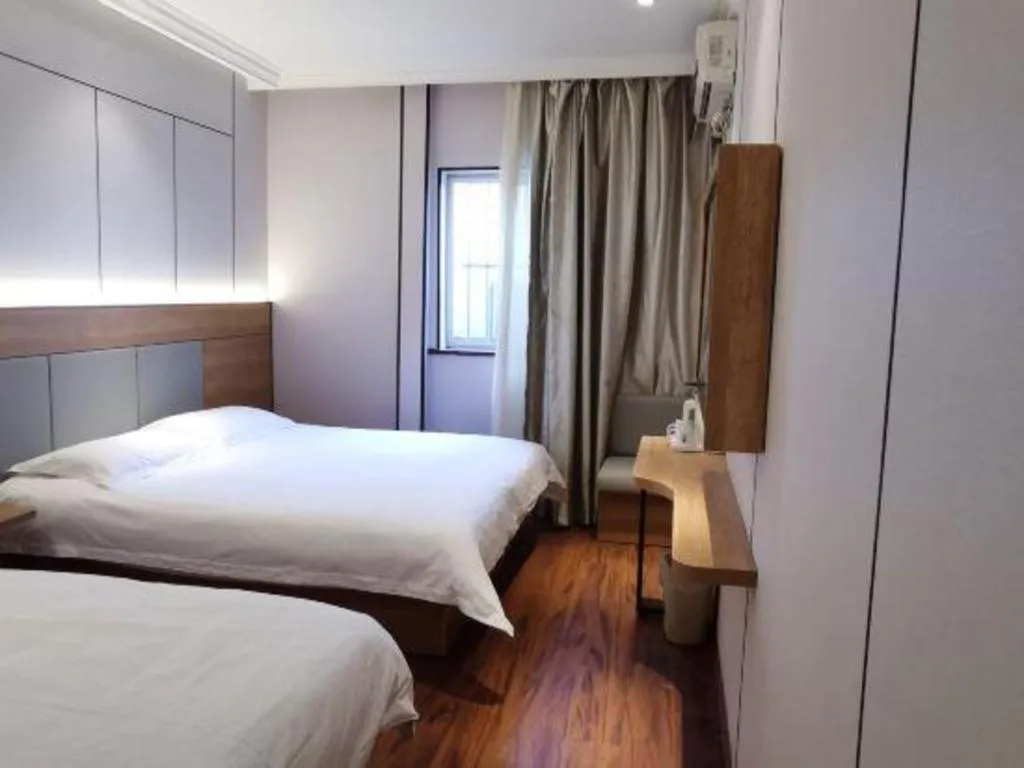 Bed in GreenTree Inn Shanghai Hongqiao Hub Convention Center Jinghua Road Shell Hotel