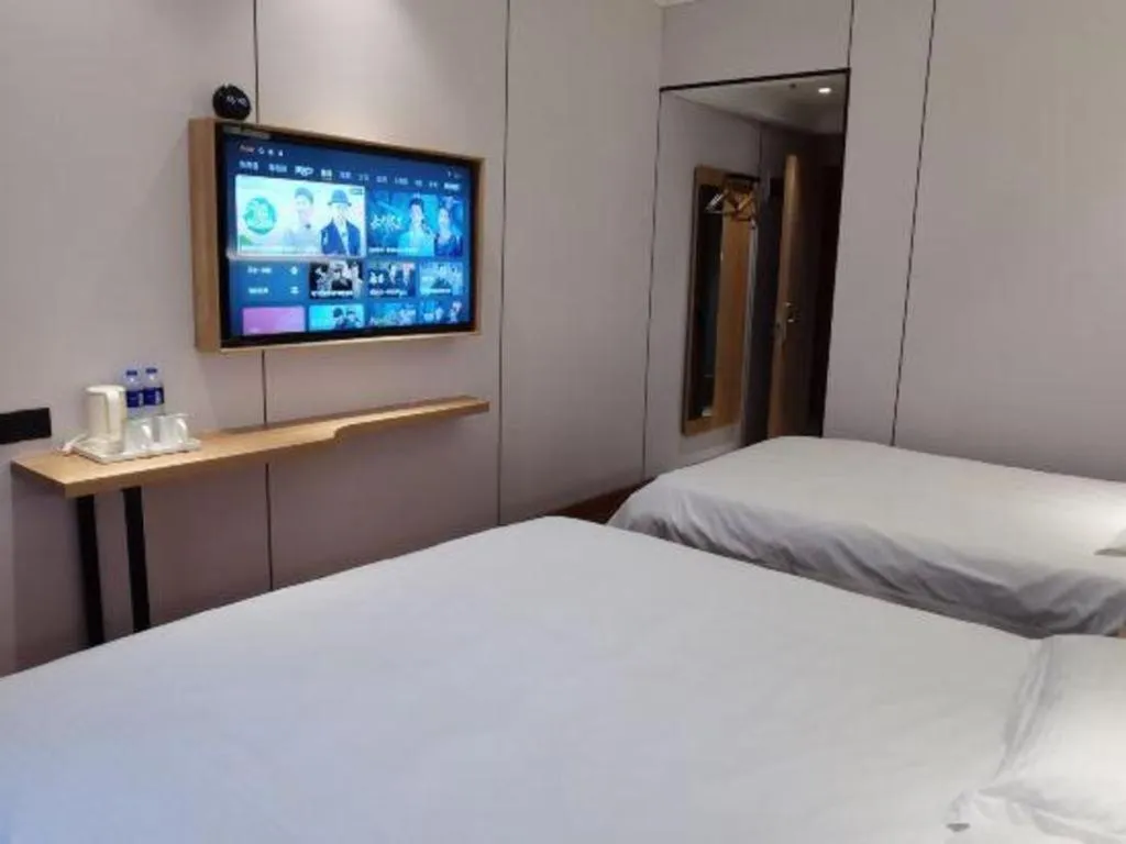 Bed in GreenTree Inn Shanghai Hongqiao Hub Convention Center Jinghua Road Shell Hotel