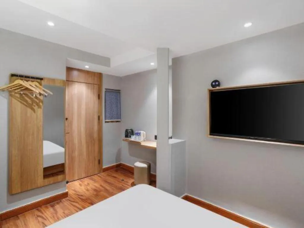 Bed in GreenTree Inn Shanghai Hongqiao Hub Convention Center Jinghua Road Shell Hotel