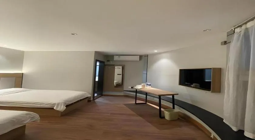 Bed in GreenTree Inn Shanghai Hongqiao Hub Convention Center Jinghua Road Shell Hotel