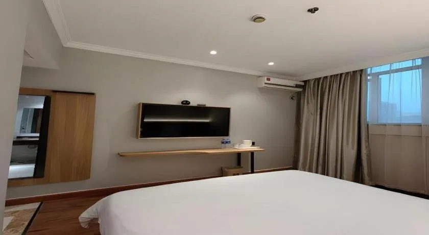 Bed in GreenTree Inn Shanghai Hongqiao Hub Convention Center Jinghua Road Shell Hotel