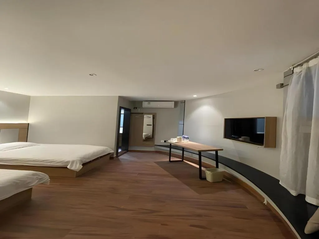Bed in GreenTree Inn Shanghai Hongqiao Hub Convention Center Jinghua Road Shell Hotel