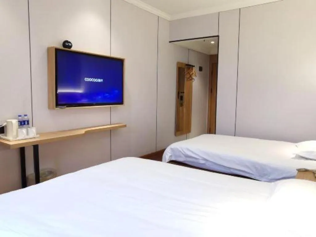 Bed in GreenTree Inn Shanghai Hongqiao Hub Convention Center Jinghua Road Shell Hotel