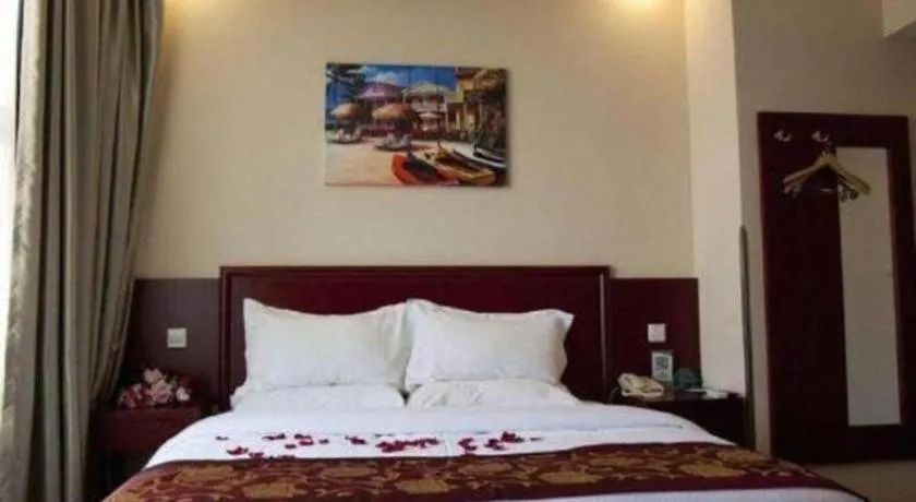 Bed in GreenTree Inn Shanghai Hongqiao Hub Convention Center Jinghua Road Shell Hotel